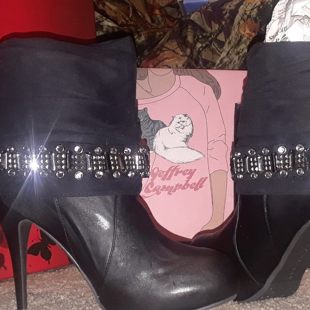 SUEDE BOOTIE
